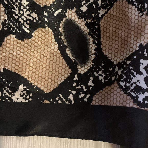 Ladies M.O.S.I. Silky scarf!  36” square!  Snake print design! - Picture 3 of 5